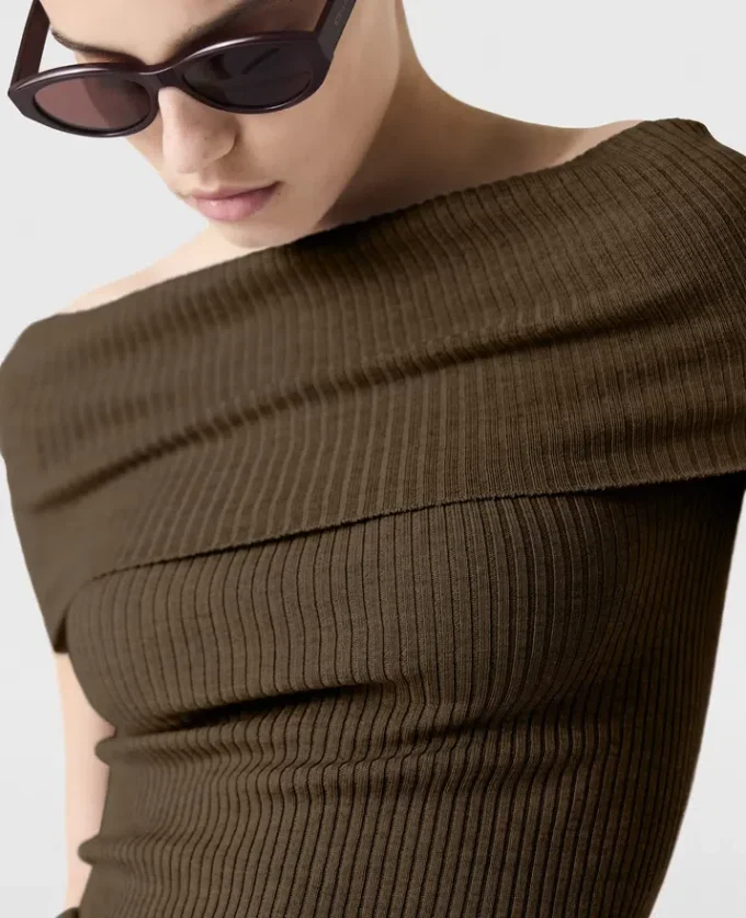 Off-Shoulder Top Off-Shoulder Top