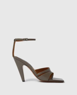 Stella Spur Heeled Pump