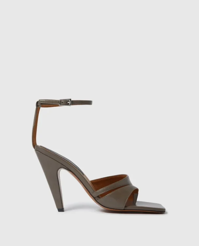 Stella Spur Heeled Pump Stella Spur Heeled Pump